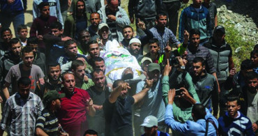 İsrail'in Şehit Ettiği Gazzeli Genç Son Yolculuğuna Uğurlandı