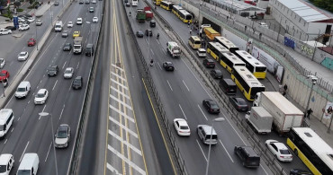 İstanbul Bahçelievler'de Otobüs Arızası Trafiği Kilitledi