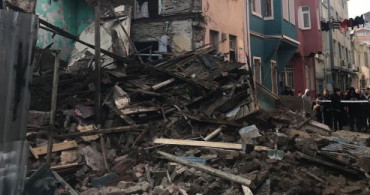 İstanbul'un İşlek Yerlerinde 4 Katlı Bina Çöktü! Olay Yerine Çok Sayıda Ekip Gönderildi