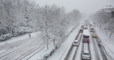 İstanbul beyaz örtüyle kaplandı! Meteoroloji Genel Müdürlüğü 10 Mart 2022 Perşembe hava durumu raporunu yayımladı: Tüm yurtta yağış var!