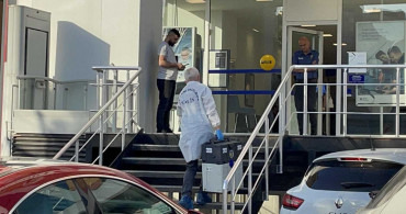 İstanbul Beylikdüzü'nde silahla banka soyan 2 kişi 80 bin dolarlık büyük vurgunla kayıplara karıştı!