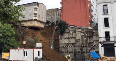 İstanbul Beyoğlu'nda Toprak Kayması