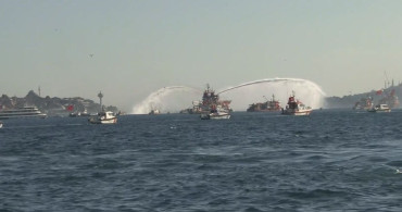 İstanbul Boğazı'nda 15 Temmuz şehitleri için tekne korteji oluşturuldu