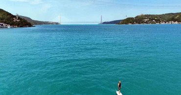 İstanbul Boğazı’nda elektrikli sörf anları