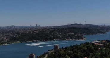 İstanbul Boğazı’nda yelkenlilerin geçişi dronla görüntülendi