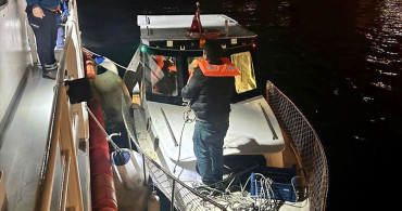 İstanbul Boğazı'ndaki Arızalı Tekne Kurtarıldı