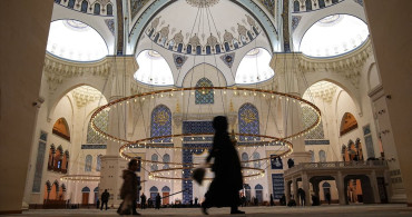 İstanbul Camilerinde Berat Kandili Coşkuyla Kutlandı