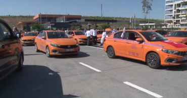 İstanbul havalimanı taksicileri 15 Temmuz'u anmak için kortej düzenledi