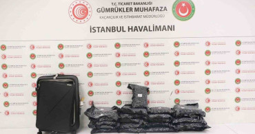 İstanbul Havalimanı'nda Uyuşturucu Operasyonu: 22,5 Kilogram Esrar Ele Geçirildi