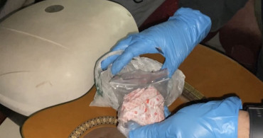 İstanbul Kağıthane'de uyuşturucu tacirlerine operasyon: Gitardan esrar, yem çuvalından silah çıktı!