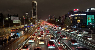 İstanbul Trafiğinde Yoğunluk Zirveye Ulaştı