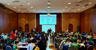 İstanbul Valisi Gül, Copernicus Olimpiyatı'nda Dünya Birincisi Öğrenciyi Kuşattı