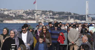 İstanbul'da 23 Derece Sıcaklıkla Sahil Keyfi