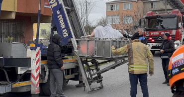 İstanbul'da 240 Kilogram Ağırlığında Obezite Hastası Bir Kadın Vinçle İndirildi