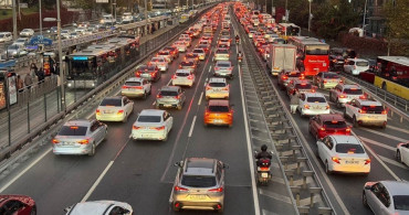 İstanbul'da Akşam Trafik Yoğunluğu Yüzde 74'e Ulaştı
