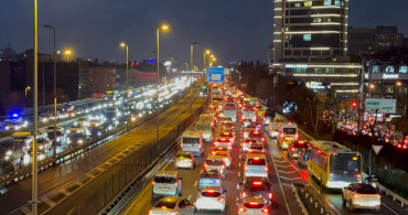 İstanbul'da Akşam Trafik Yoğunluğu Yüzde 81'e Ulaştı