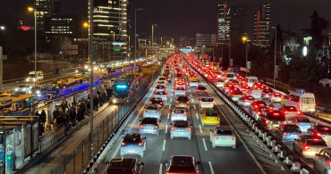 İstanbul'da Akşam Trafik Yoğunluğu Yüzde 85'e Ulaştı