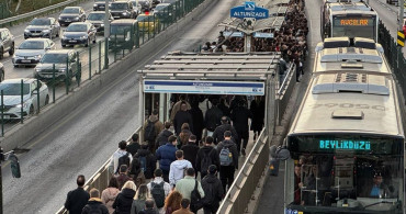 İstanbul'da Ara Tatil Sonrası İlk İş Gününde Trafik Yoğunluğu