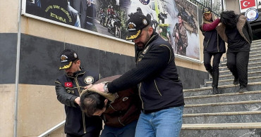 İstanbul'da Bıçakla Gasp İddiası: İki Zanlı Adliyeye Sevk Edildi