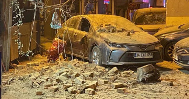 İstanbul’da çöken çatının altında kalmaktan son anda kurtuldular: Ölümle burun buruna!