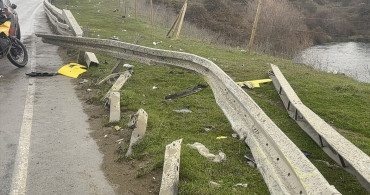 İstanbul'da İETT Otobüsü Bariyere Çarptı