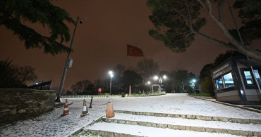 İstanbul'da Kar Yağışı Yüksek Kesimleri Beyaza Bürüdü