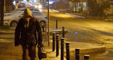 İstanbul Kar Yağışına Teslim Oldu