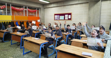 İstanbul'da Karneler Dağıtıldı, Öğrenciler Yarıyıl Tatiline Girdi