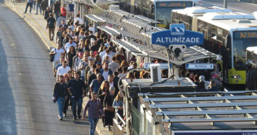 İstanbul’da metrobüs çilesi bitmiyor: Vatandaşlar isyan etti