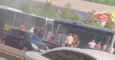 İstanbul'da Metrobüste Yangın!
