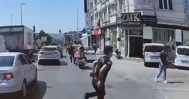 İstanbul'da polisin dur ihtarına uymayan şahsı kovalamak için motosiklet kullandığı anlar kameraya yansıdı