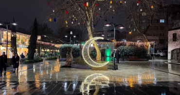 İstanbul'da Ramazan Temalı Süslemelerle Caddeler Aydınlatıldı