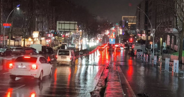 İstanbul'da Sağanak Yağış Hayatı Zorlaştırıyor