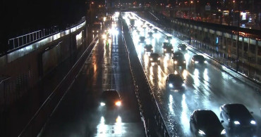 İstanbul'da Sağanak Yağış ve Rüzgar Etkisini Gösterdi