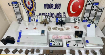 İstanbul'da sahte plaka basımı yapılan adrese operasyon yapıldı: 4 gözaltı