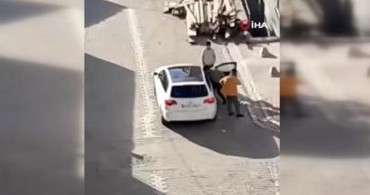 İstanbul’da Saldırgan Kişi Bir Kadını Defalarca Tokatladı!