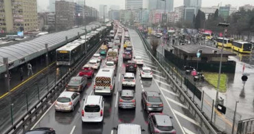 İstanbul'da Trafik Yoğunluğu Yağışla Yüzde 81'e Ulaştı