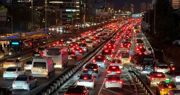 İstanbul'da Trafik Yoğunluğu Zirveye Ulaştı