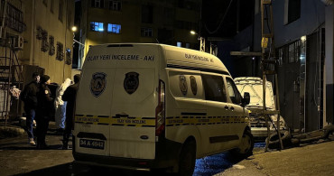 İstanbul'da Yangın Faciası: Sokakta Yaşayan Bir Kişi Otomobilde Can Verdi