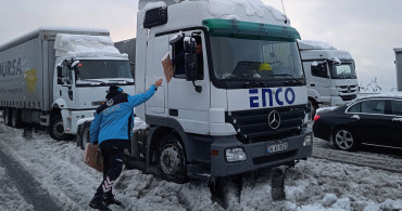 İstanbul’da Yolda Mahsur Kalan Vatandaşların Yardımına Beşir Derneği Koştu