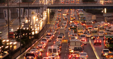 İstanbul'da yollar cadı kazanına döndü! Trafik durma noktasına geldi!