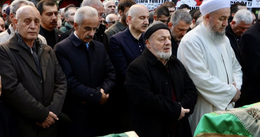 İstanbulspor Kulübü Başkanı Ecmel Faik Sarıalioğlu'nun Annesi Son Yolculuğuna Uğurlandı