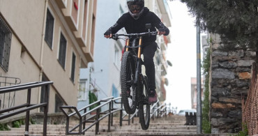 İstanbul'un Merdivenlerinde Adrenalin Macerası: Kadir Fidan'ın Bisiklet Serüveni