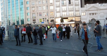 İstiklal Caddesi Yaya Trafiğine Açıldı