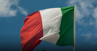 İtalya, İsrail ile yürürlükte olan savunma anlaşmasının otomatik yenileme sürecini durdurdu. Başbakan Giorgia Meloni, artan gerilim ve mevcut şartlar nedeniyle bu adımın atıldığını açıklarken, Donald Trump’ın Papa Papa 14. Leo’ya yönelik sözlerini de “kab