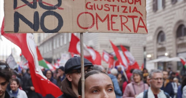 İtalya'da Savaş ve Referandum Protestosu Yapıldı