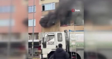 İtfaiye Eri Yangında Bayılan Kediyi Hayata Döndürdü