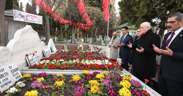 İYİ Parti Genel Başkanı Dervişoğlu, Necmettin Erbakan'ı Kabri Başında Andı