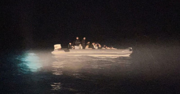 İzmir Açıklarında 26 Düzensiz Göçmen Kurtarıldı