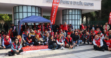 İzmir Büyükşehir Belediyesi İşçileri Sosyal Hakları İçin Eylemde